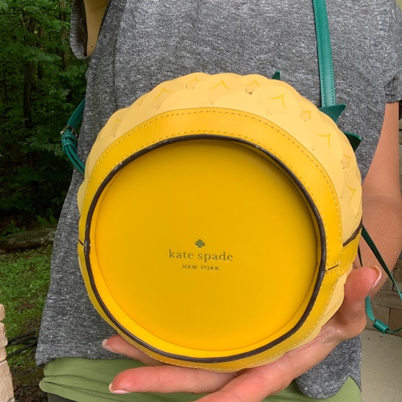 Authentic KATE SPADE leather Pineapple drawstring crossbody - Picture 14 of 14
